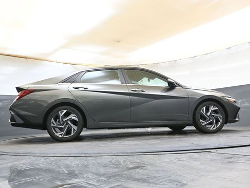 Certified 2024 Hyundai Elantra SEL w/ Convenience Package image 44