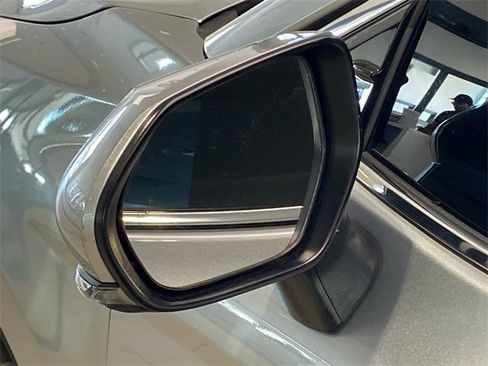 Used 2020 Toyota Camry XLE image 9