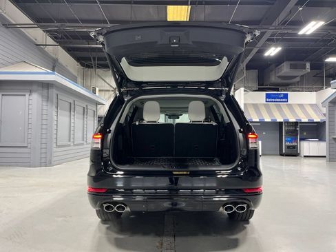 Used 2025 Lincoln Aviator AWD w/ Jet Appearance Package image 9
