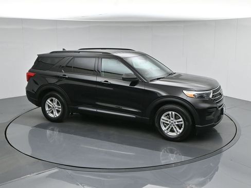 Used 2022 Ford Explorer XLT image 45