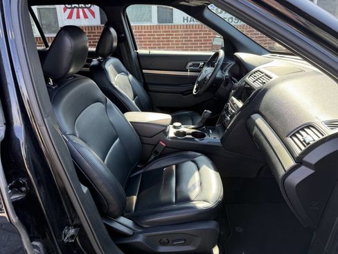 Used 2019 Ford Explorer XLT w/ Equipment Group 202A image 24