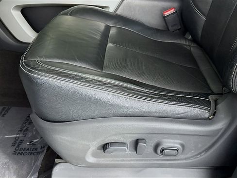 Used 2017 Nissan Titan PRO-4X w/ Pro-4x Convenience Package image 19