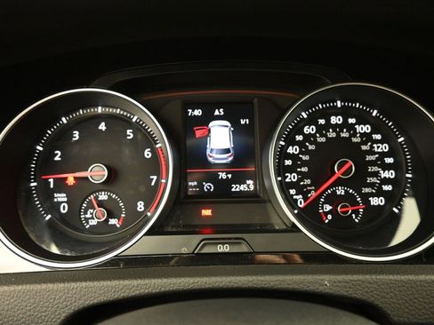 Used 2021 Volkswagen GTI SE image 4