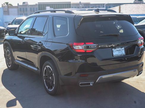 New 2026 Honda Pilot Touring image 7
