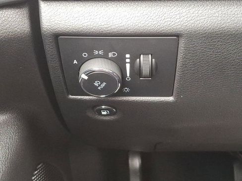 Used 2020 Jeep Grand Cherokee Altitude AWD/4WD image 23