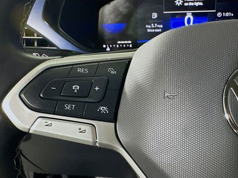 Used 2024 Volkswagen Taos SE image 16