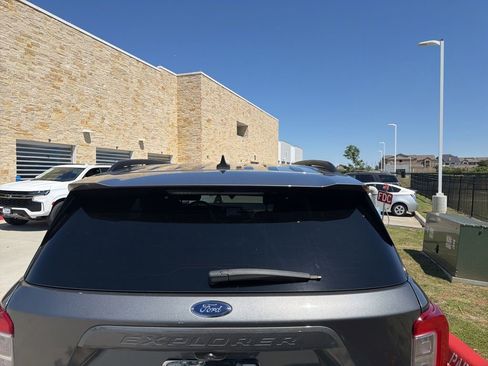 Used 2023 Ford Explorer XLT w/ Equipment Group 202A RWD image 6