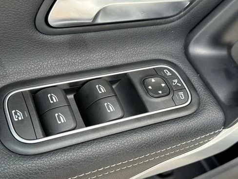 Used 2025 Mercedes-Benz CLA 250 4MATIC image 30