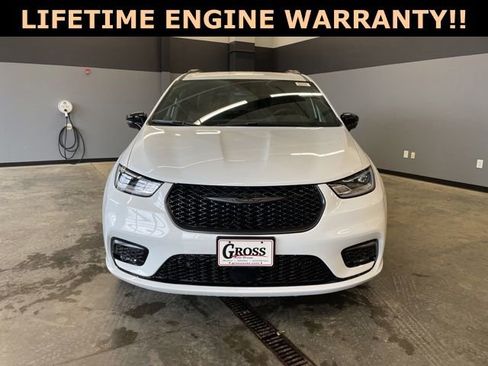 New 2026 Chrysler Pacifica Select w/ S Appearance Package image 3