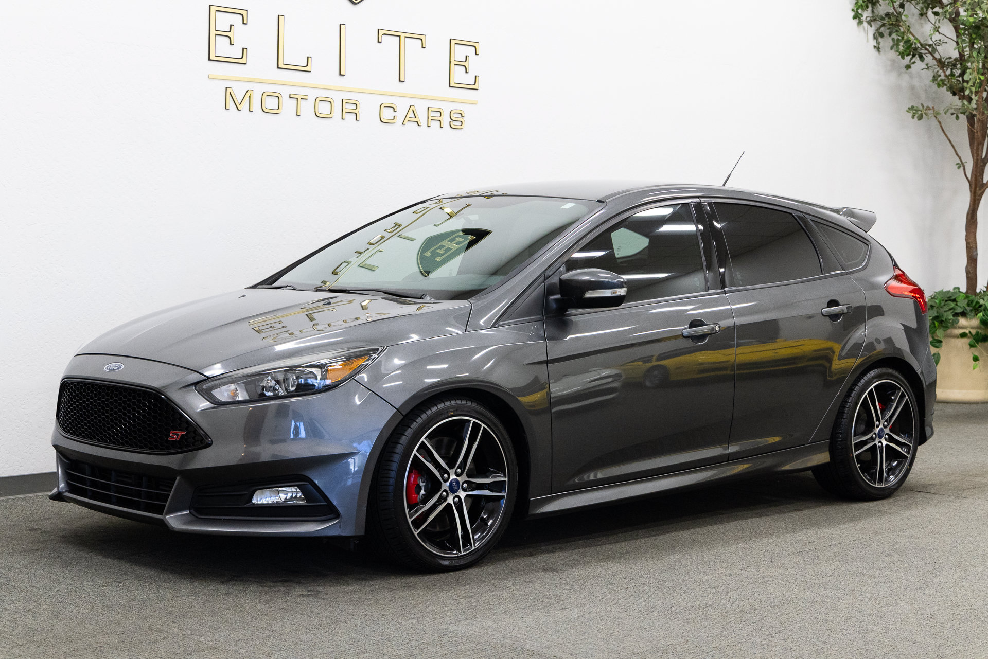 Used 2016 Ford Focus ST w/ Equipment Group 402A FWD image 1