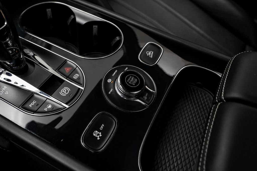 Used 2023 Bentley Bentayga Extended Wheelbase AWD/4WD image 25