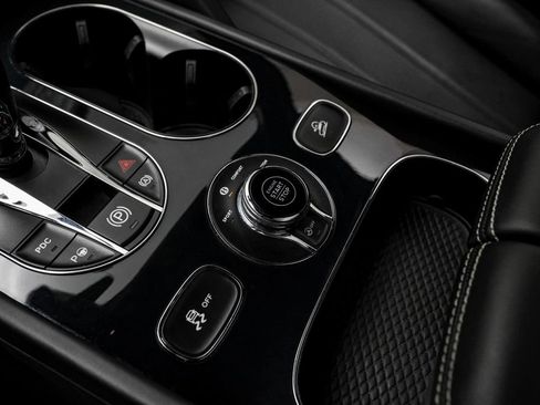 Used 2023 Bentley Bentayga Extended Wheelbase AWD/4WD image 25