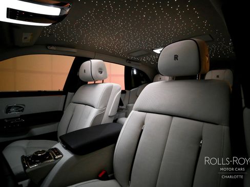 Certified 2025 Rolls-Royce Phantom Sedan image 3