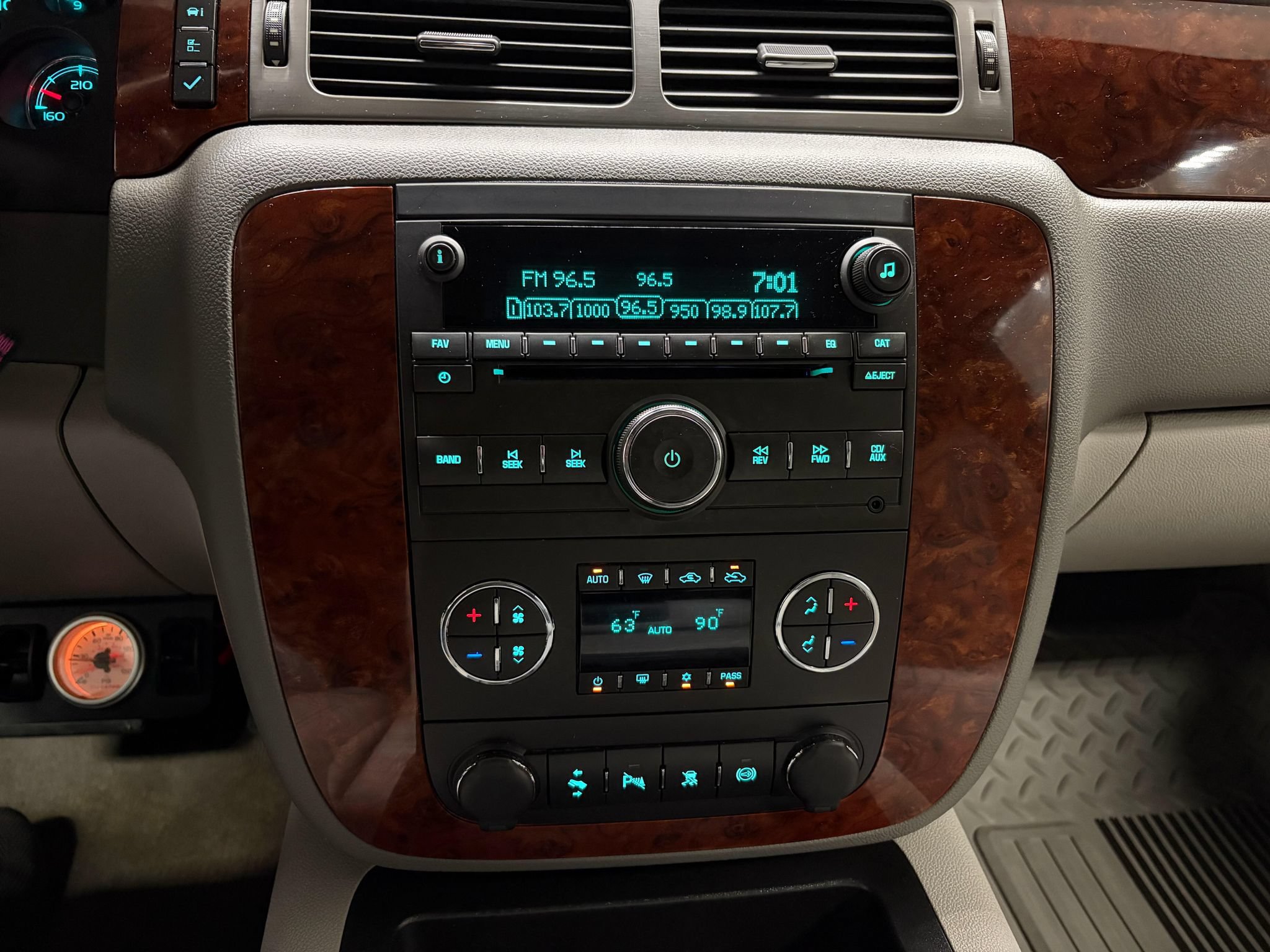 Used 2011 Chevrolet Silverado 2500 LTZ w/ LTZ Plus Package AWD/4WD image 13