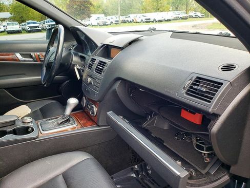 Used 2011 Mercedes-Benz C 300 4MATIC Sedan image 31