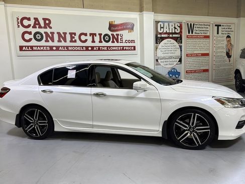 Used 2016 Honda Accord Touring image 9