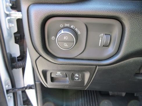 Used 2021 RAM 1500 Big Horn image 27