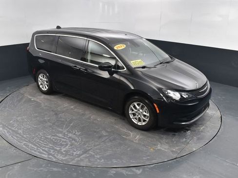 Used 2023 Chrysler Voyager LX FWD image 41