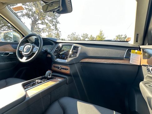 Used 2025 Volvo XC90 B6 Plus w/ Protection Package Premier image 10