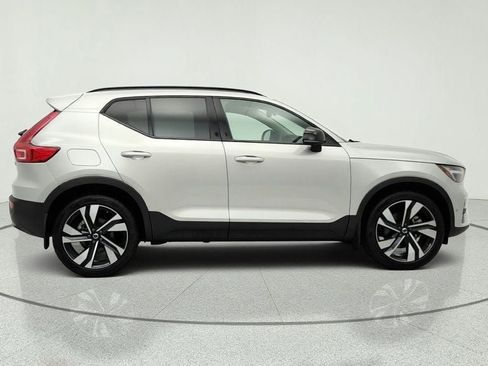 Used 2025 Volvo XC40 B5 Ultra w/ Climate Package AWD/4WD image 4
