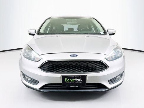 Used 2016 Ford Focus SE w/ Equipment Group 201A FWD image 2