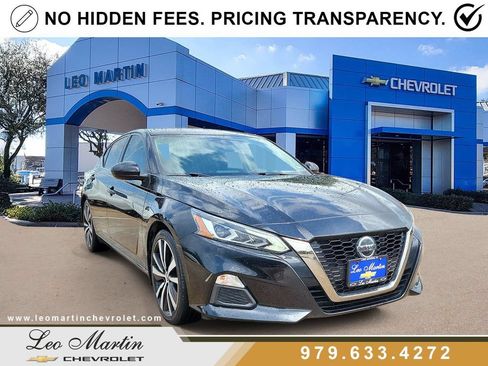 Used 2022 Nissan Altima 2.5 SR FWD image 2