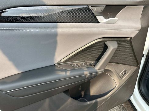 New 2025 Volkswagen Tiguan SE image 15