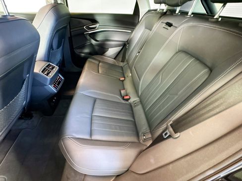 Used 2022 Audi e-tron Premium w/ Convenience Plus Package image 23