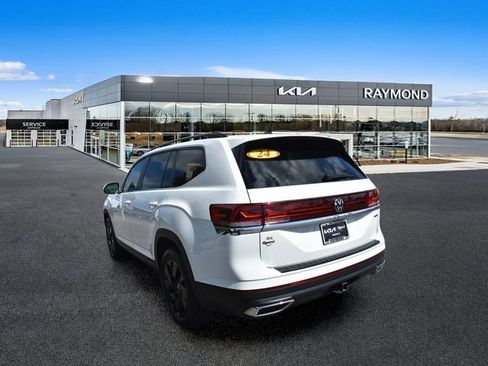 Used 2024 Volkswagen Atlas SE AWD/4WD image 5