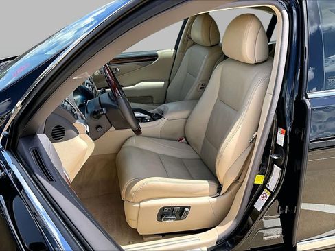 Used 2017 Lexus LS 460 w/ Comfort Package RWD image 8