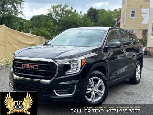 Used 2024 GMC Terrain SLE FWD image 1