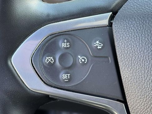 Used 2023 Chevrolet Traverse LT FWD image 23