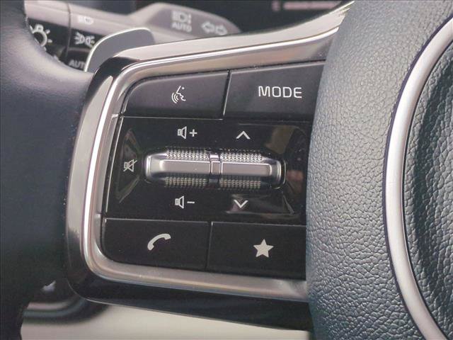 Used 2025 Kia Carnival EX FWD image 11