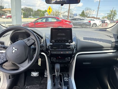 Used 2022 Mitsubishi Eclipse Cross LE AWD/4WD image 13