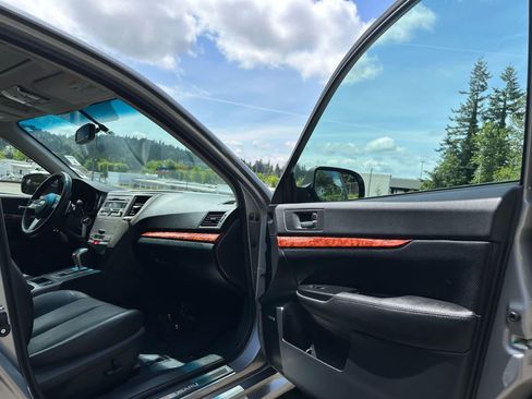 Used 2010 Subaru Legacy 2.5i Limited AWD/4WD image 16