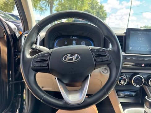 Used 2025 Hyundai Venue SEL FWD image 28