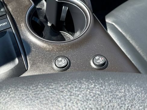 Used 2022 Toyota Camry SE FWD image 27
