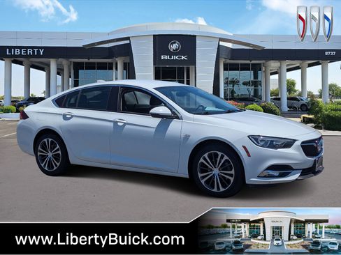 Used 2018 Buick Regal Essence image 1