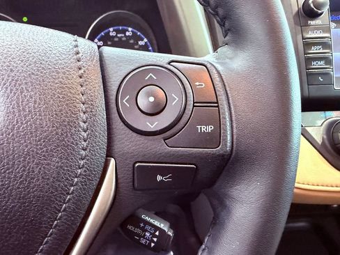 Used 2018 Toyota RAV4 XLE FWD image 20