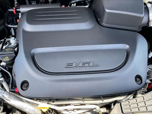 Used 2019 Chrysler Pacifica Limited w/ Advanced Safetytec Group FWD image 32