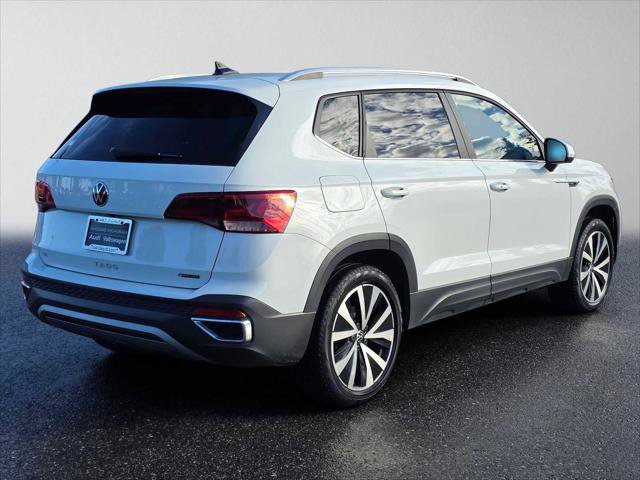 Used 2022 Volkswagen Taos SE FWD image 3