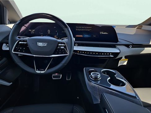 New 2025 Cadillac Optiq Sport 1 w/ LPO, ONYX Package image 24