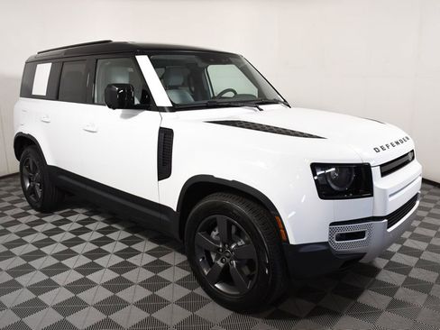 Used 2025 Land Rover Defender 110 S image 3