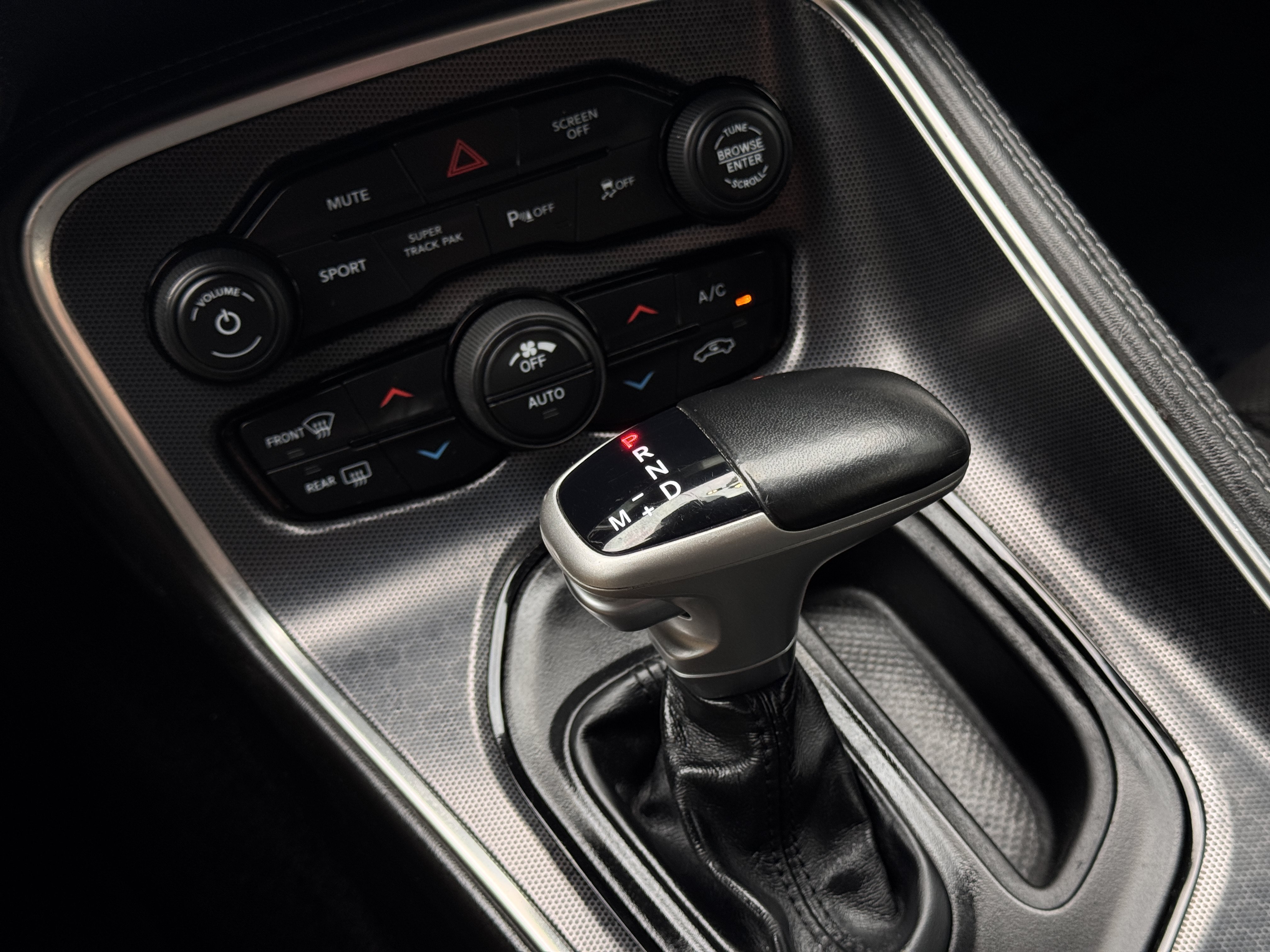 Used 2018 Dodge Challenger R/T Scat Pack w/ Leather Interior Group RWD image 25