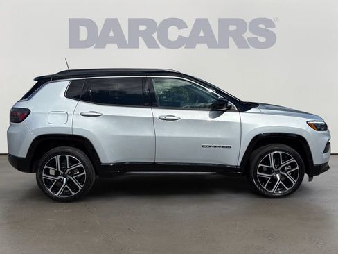 Used 2025 Jeep Compass Limited w/ Elite Group AWD/4WD image 8