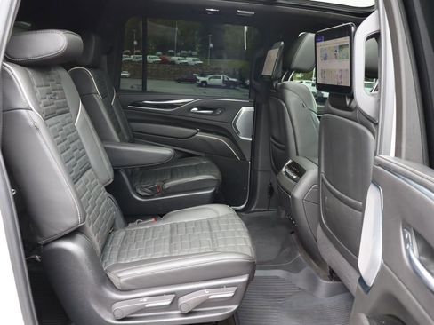 Used 2024 Cadillac Escalade ESV V AWD/4WD image 26