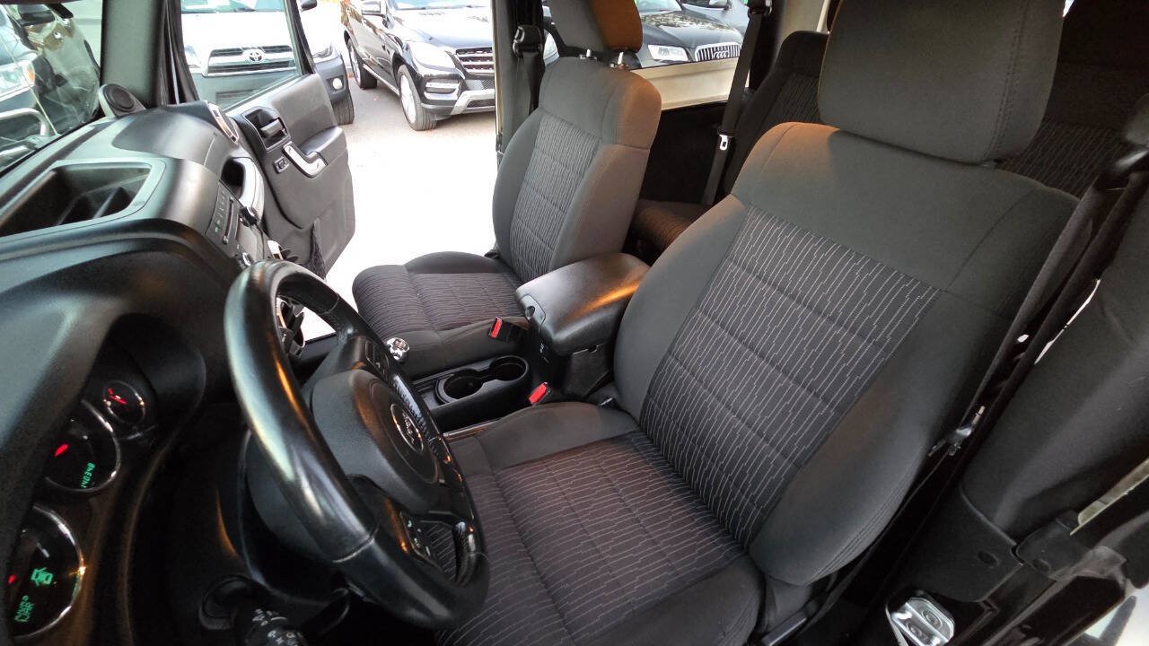 Used 2012 Jeep Wrangler Sahara w/ Dual Top Group AWD/4WD image 29