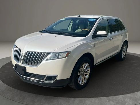 Used 2013 Lincoln MKX FWD image 3