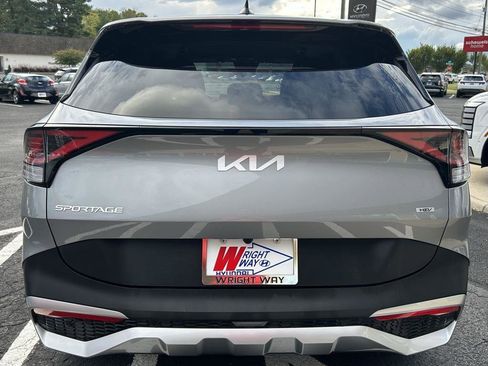 Used 2023 Kia Sportage LX image 5