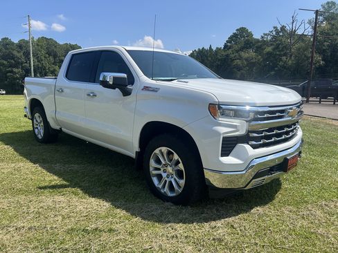 Used 2022 Chevrolet Silverado 1500 LTZ w/ LTZ Premium Package AWD/4WD image 7